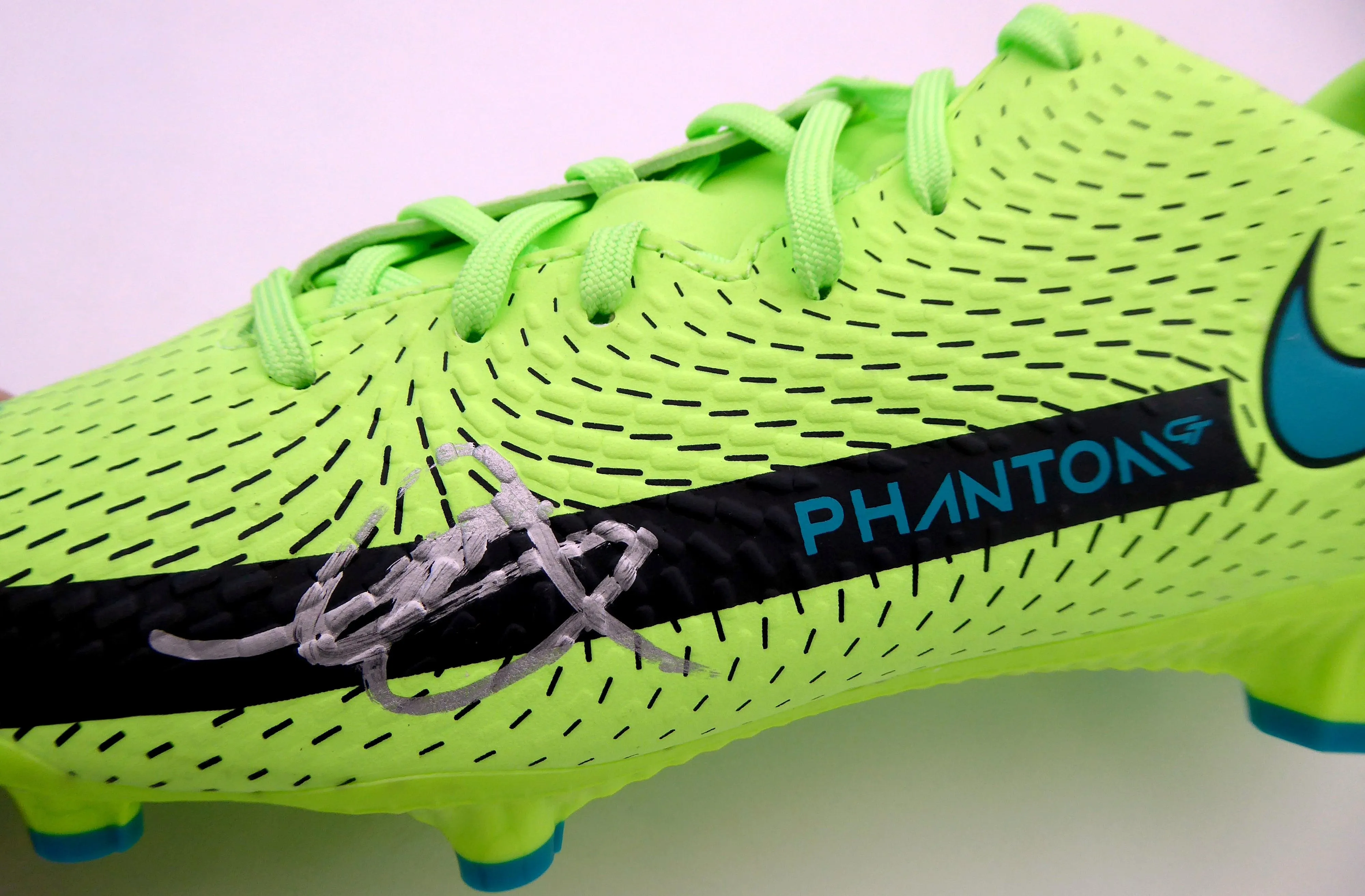 Mason Mount Autographed Green Nike Phantom Cleat Shoe Chelsea F.C. Size 10.5 Beckett BAS #K06297