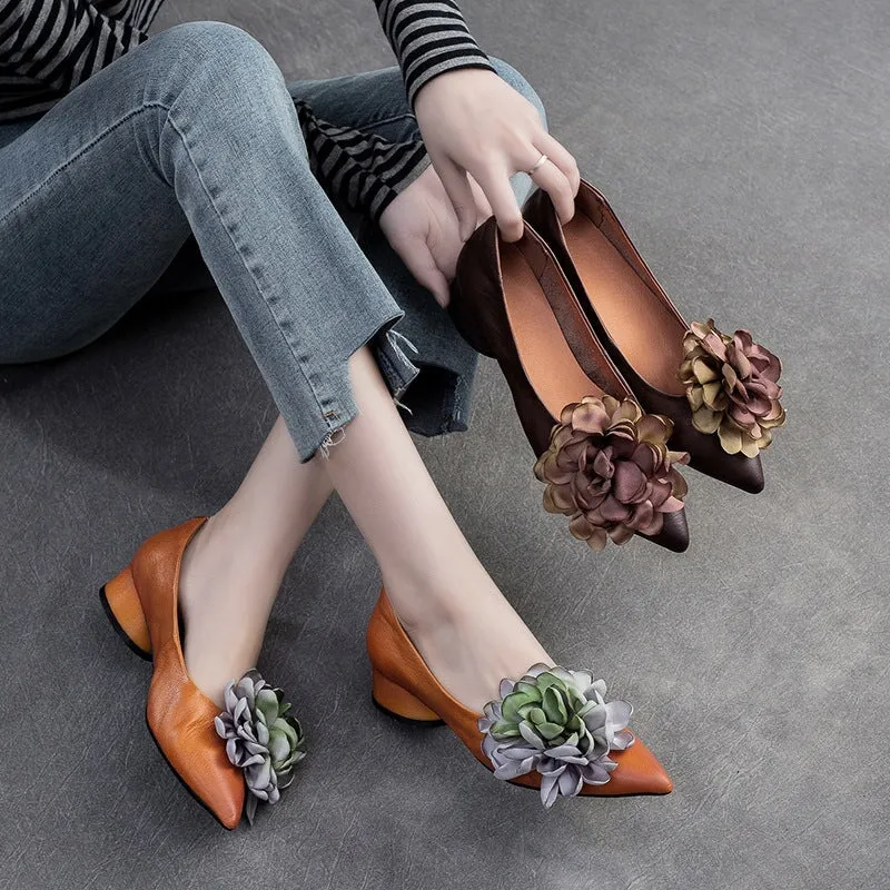 Retro Style Pointed-Toe Pumps For Women Low Heels With Flower Details In Camel/Coffee