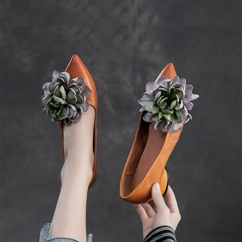 Retro Style Pointed-Toe Pumps For Women Low Heels With Flower Details In Camel/Coffee